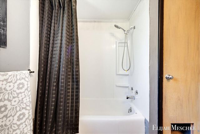 9670 Almena Drive, Kalamazoo, MI 49009