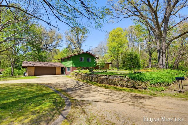 9670 Almena Drive, Kalamazoo, MI 49009