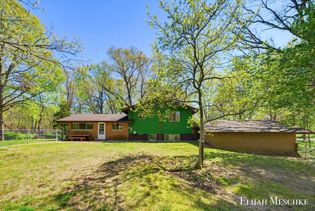 9670 Almena Drive, Kalamazoo, MI 49009