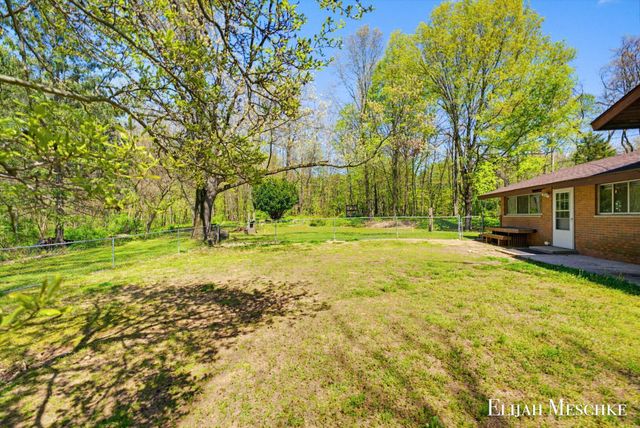 9670 Almena Drive, Kalamazoo, MI 49009