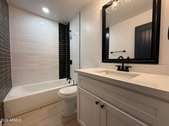 429 E GREENWAY Drive, Tempe, AZ 85282