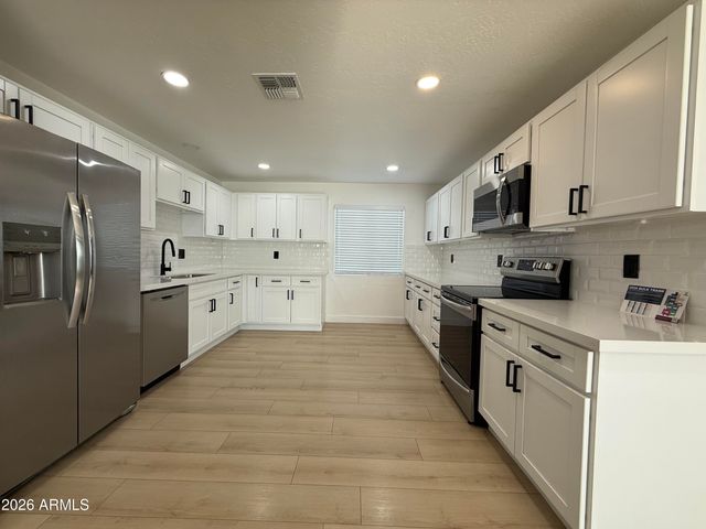 429 E GREENWAY Drive, Tempe, AZ 85282