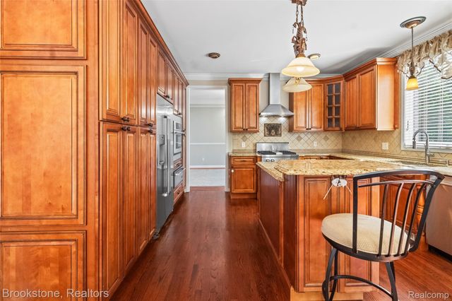 2115 ALDWIN Drive, West Bloomfield Charter Township, MI 48324