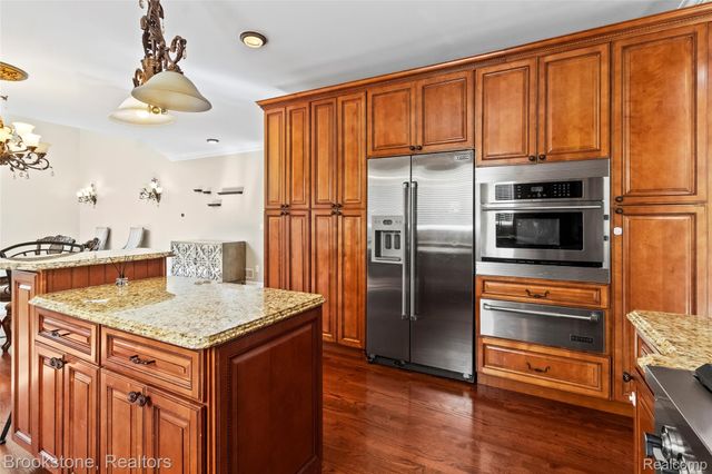 2115 ALDWIN Drive, West Bloomfield Charter Township, MI 48324