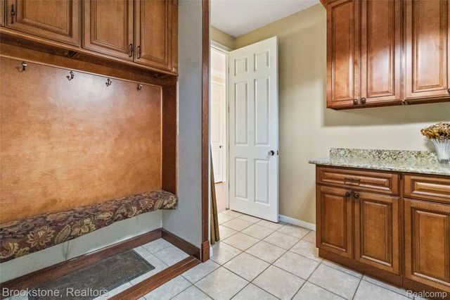 2115 ALDWIN Drive, West Bloomfield Charter Township, MI 48324