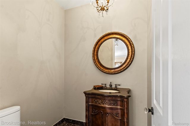 2115 ALDWIN Drive, West Bloomfield Charter Township, MI 48324