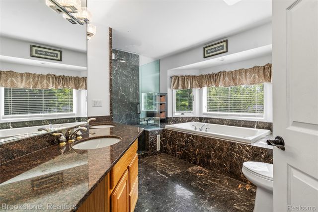 2115 ALDWIN Drive, West Bloomfield Charter Township, MI 48324