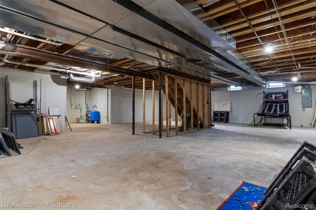 2115 ALDWIN Drive, West Bloomfield Charter Township, MI 48324