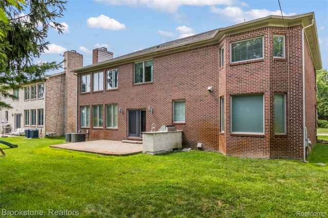 2115 ALDWIN Drive, West Bloomfield Charter Township, MI 48324