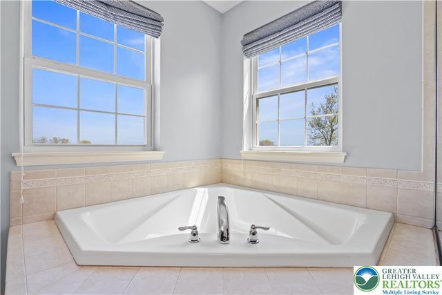 2255 Redwood Drive, North Whitehall Twp, PA 18080
