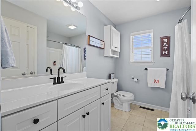 2255 Redwood Drive, North Whitehall Twp, PA 18080