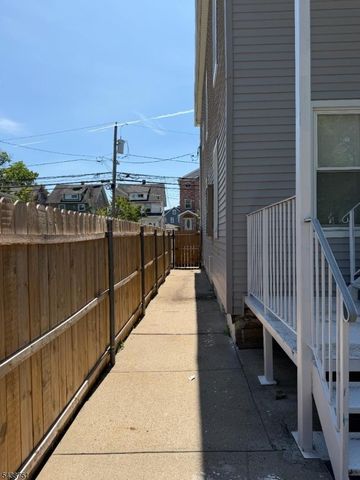 716 Monroe Ave, Elizabeth City, NJ 07201