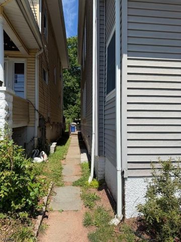 716 Monroe Ave, Elizabeth City, NJ 07201