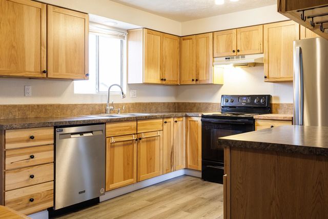 1206 S Best Rd, Veradale, WA 99037