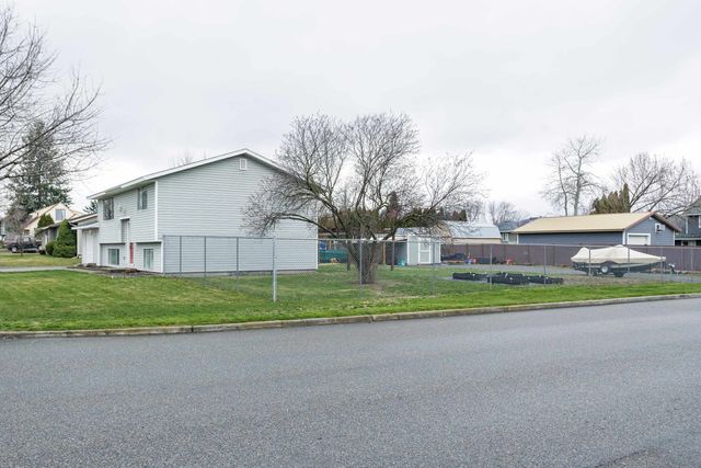 1206 S Best Rd, Veradale, WA 99037