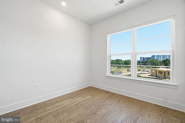 10235 DALMATIAN ST, Rockville, MD 20850