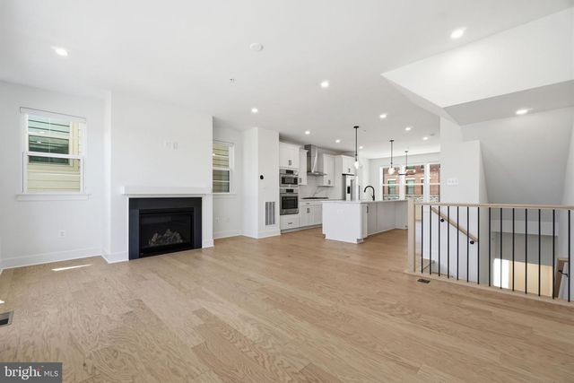 10235 DALMATIAN ST, Rockville, MD 20850