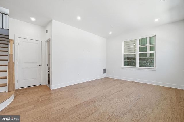 10235 DALMATIAN ST, Rockville, MD 20850