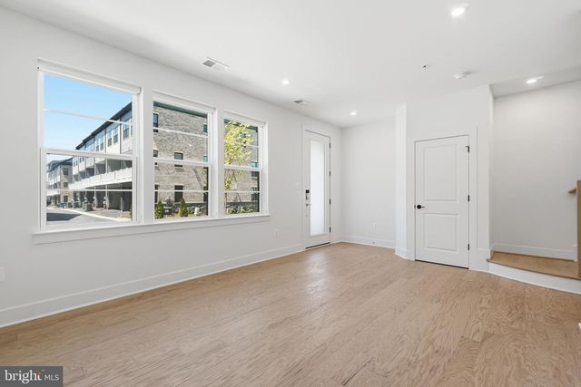 10235 DALMATIAN ST, Rockville, MD 20850