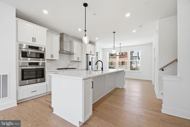 10235 DALMATIAN ST, Rockville, MD 20850