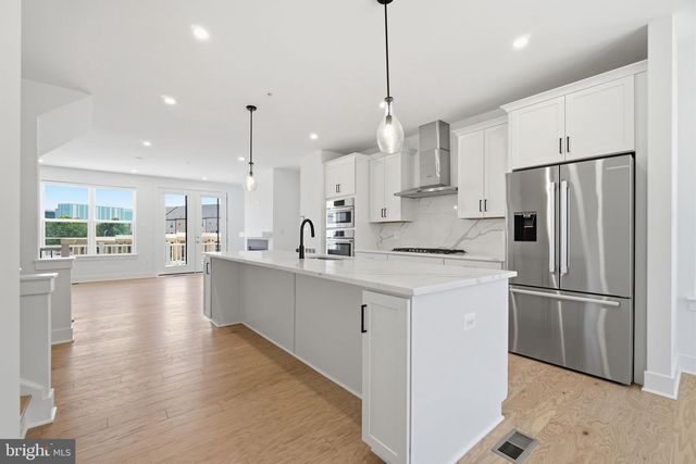 10235 DALMATIAN ST, Rockville, MD 20850
