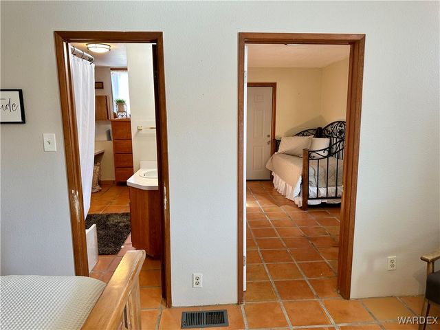 3863 W Third Avenue, Yucca, AZ 86438