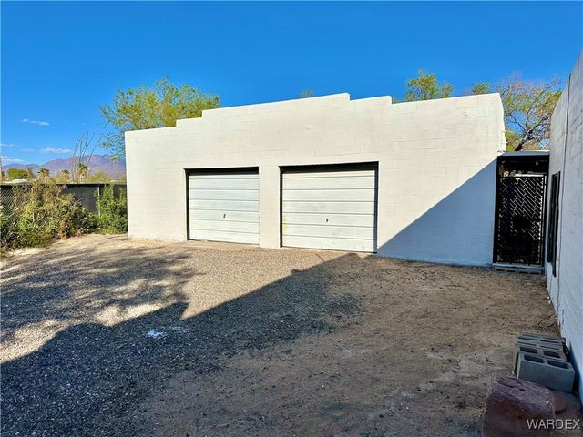3863 W Third Avenue, Yucca, AZ 86438
