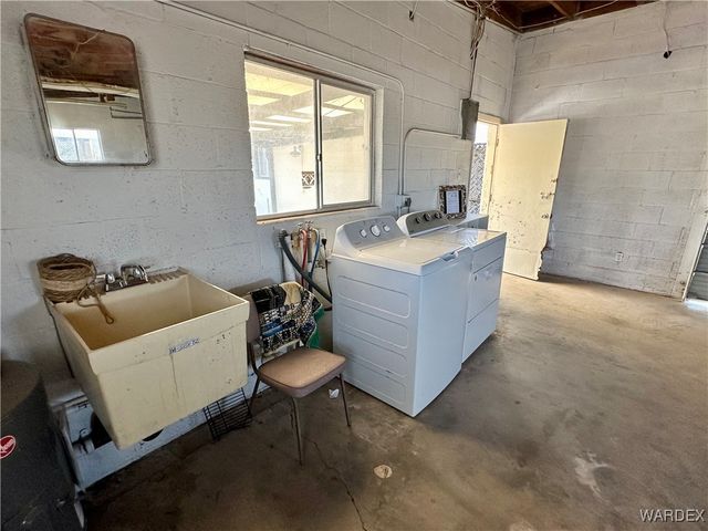 3863 W Third Avenue, Yucca, AZ 86438