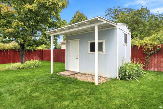 1886 S DAHL LN, Syracuse, UT 84075