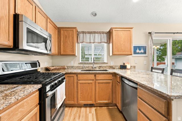 1886 S DAHL LN, Syracuse, UT 84075