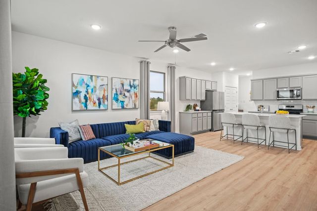 446 Lucky Ave, Elgin, TX 78621