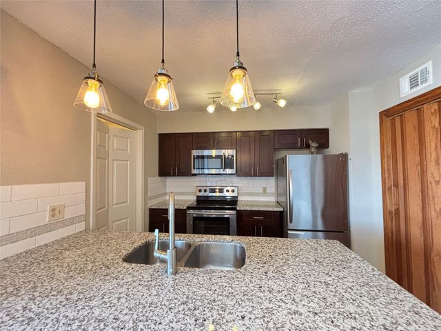 8020 Braesmain Drive 1604, Houston, TX 77025