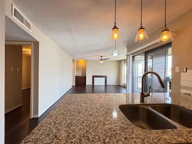 8020 Braesmain Drive 1604, Houston, TX 77025