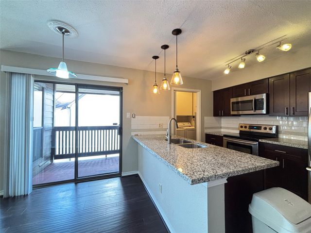 8020 Braesmain Drive 1604, Houston, TX 77025