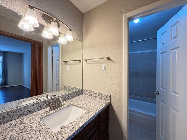 8020 Braesmain Drive 1604, Houston, TX 77025