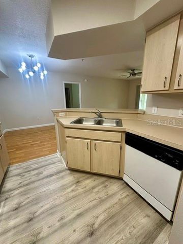 725 CREST PINES DRIVE 426, Orlando, FL 32828