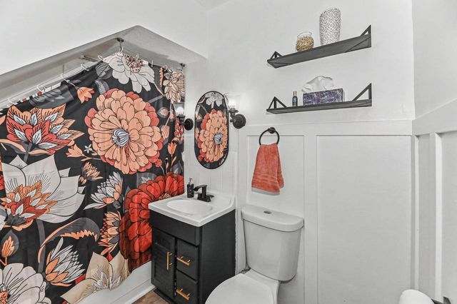 2009 S 77th STREET, West Allis, WI 53219