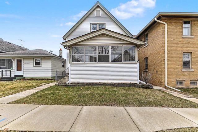 2009 S 77th STREET, West Allis, WI 53219