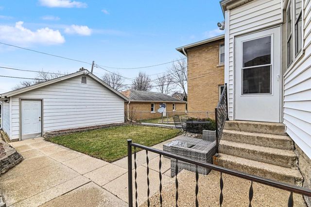 2009 S 77th STREET, West Allis, WI 53219