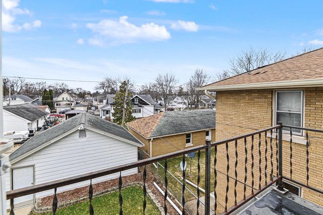 2009 S 77th STREET, West Allis, WI 53219