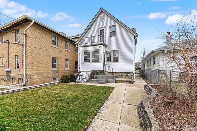 2009 S 77th STREET, West Allis, WI 53219