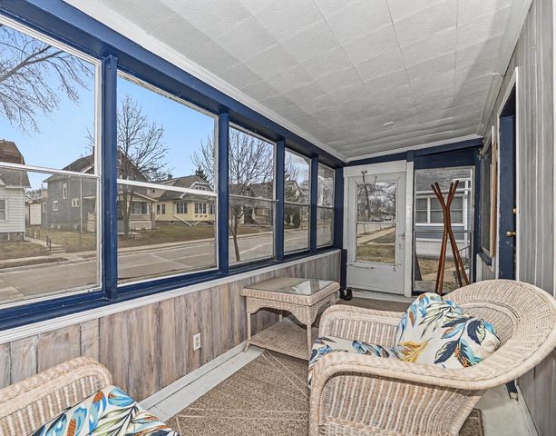 2009 S 77th STREET, West Allis, WI 53219