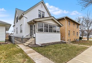 2009 S 77th STREET, West Allis, WI 53219