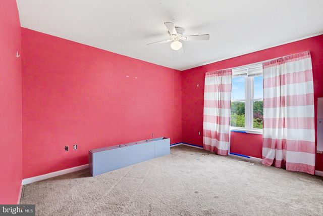 5 W GREENHOUSE RD, Dillsburg, PA 17019