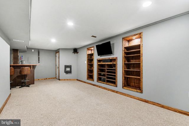 5 W GREENHOUSE RD, Dillsburg, PA 17019