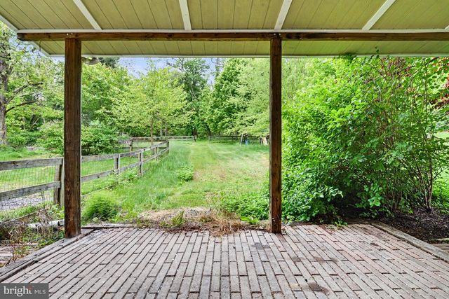 5 W GREENHOUSE RD, Dillsburg, PA 17019