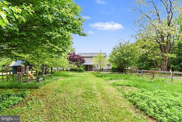 5 W GREENHOUSE RD, Dillsburg, PA 17019
