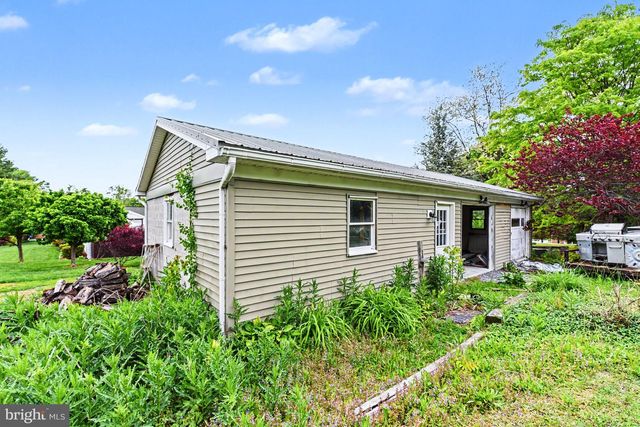 5 W GREENHOUSE RD, Dillsburg, PA 17019