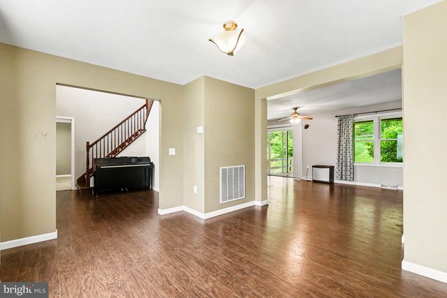 5 W GREENHOUSE RD, Dillsburg, PA 17019
