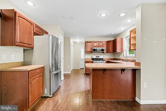5 W GREENHOUSE RD, Dillsburg, PA 17019
